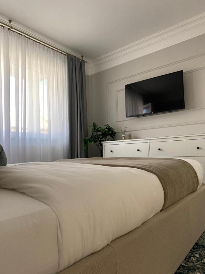 Central Spacious Apartment With Balcony - Alba Carolina Alba Iulia Exteriör bild