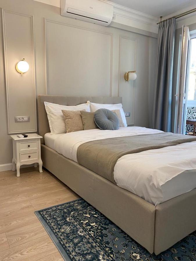 Central Spacious Apartment With Balcony - Alba Carolina Alba Iulia Exteriör bild