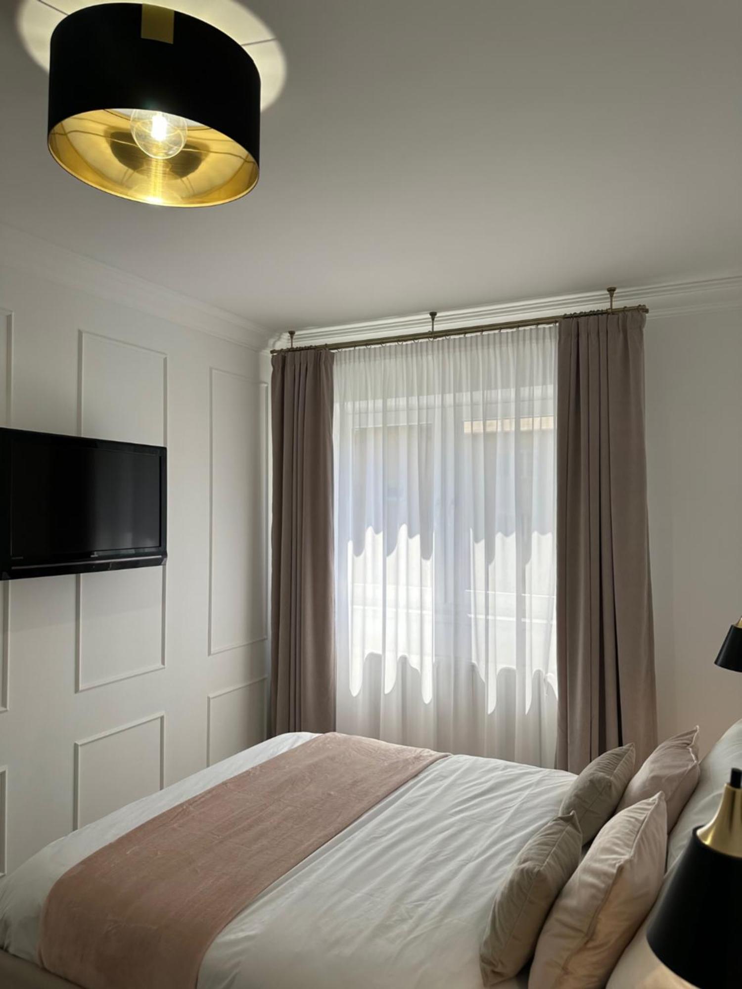 Central Spacious Apartment With Balcony - Alba Carolina Alba Iulia Exteriör bild