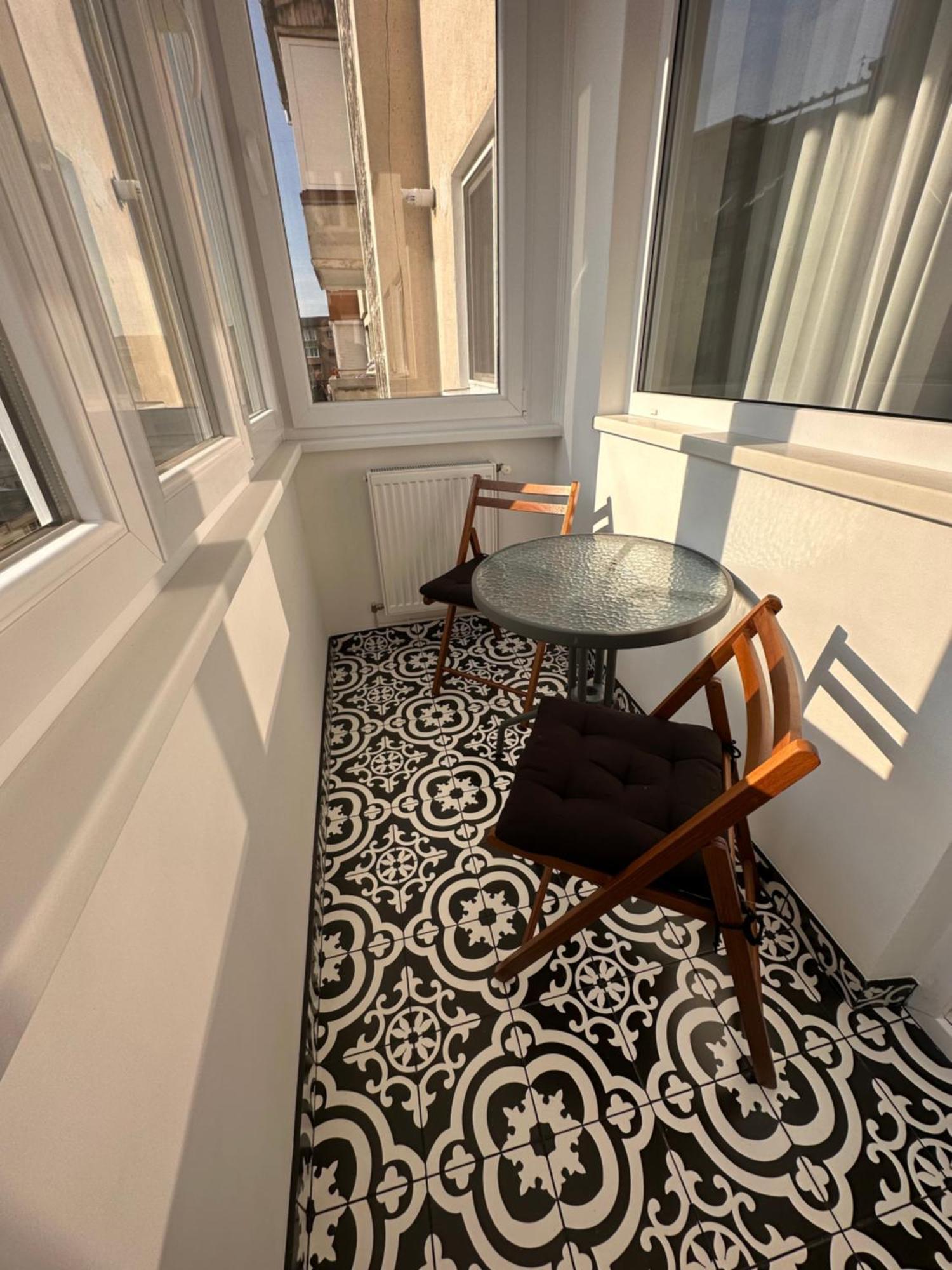 Central Spacious Apartment With Balcony - Alba Carolina Alba Iulia Exteriör bild