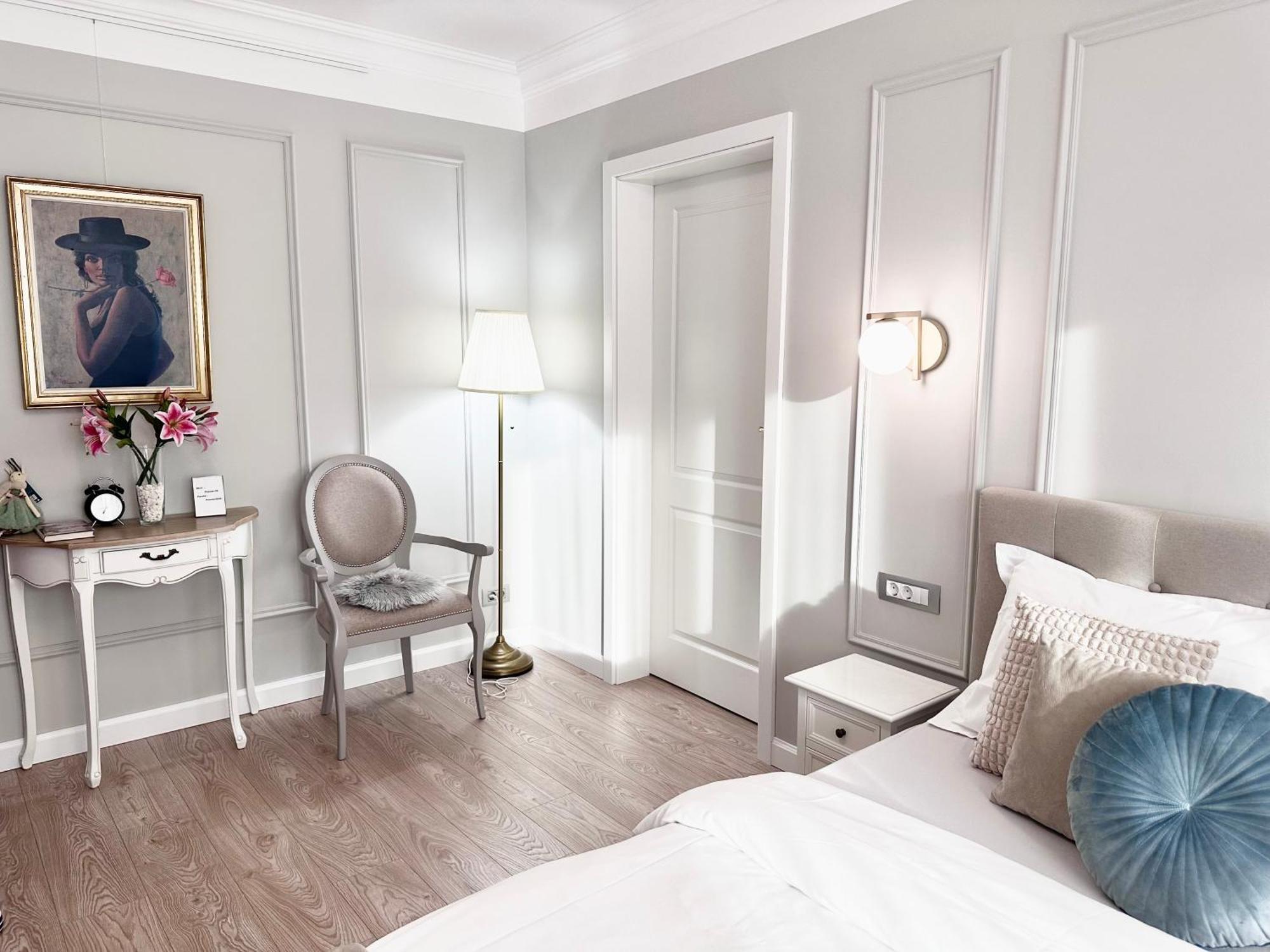 Central Spacious Apartment With Balcony - Alba Carolina Alba Iulia Exteriör bild